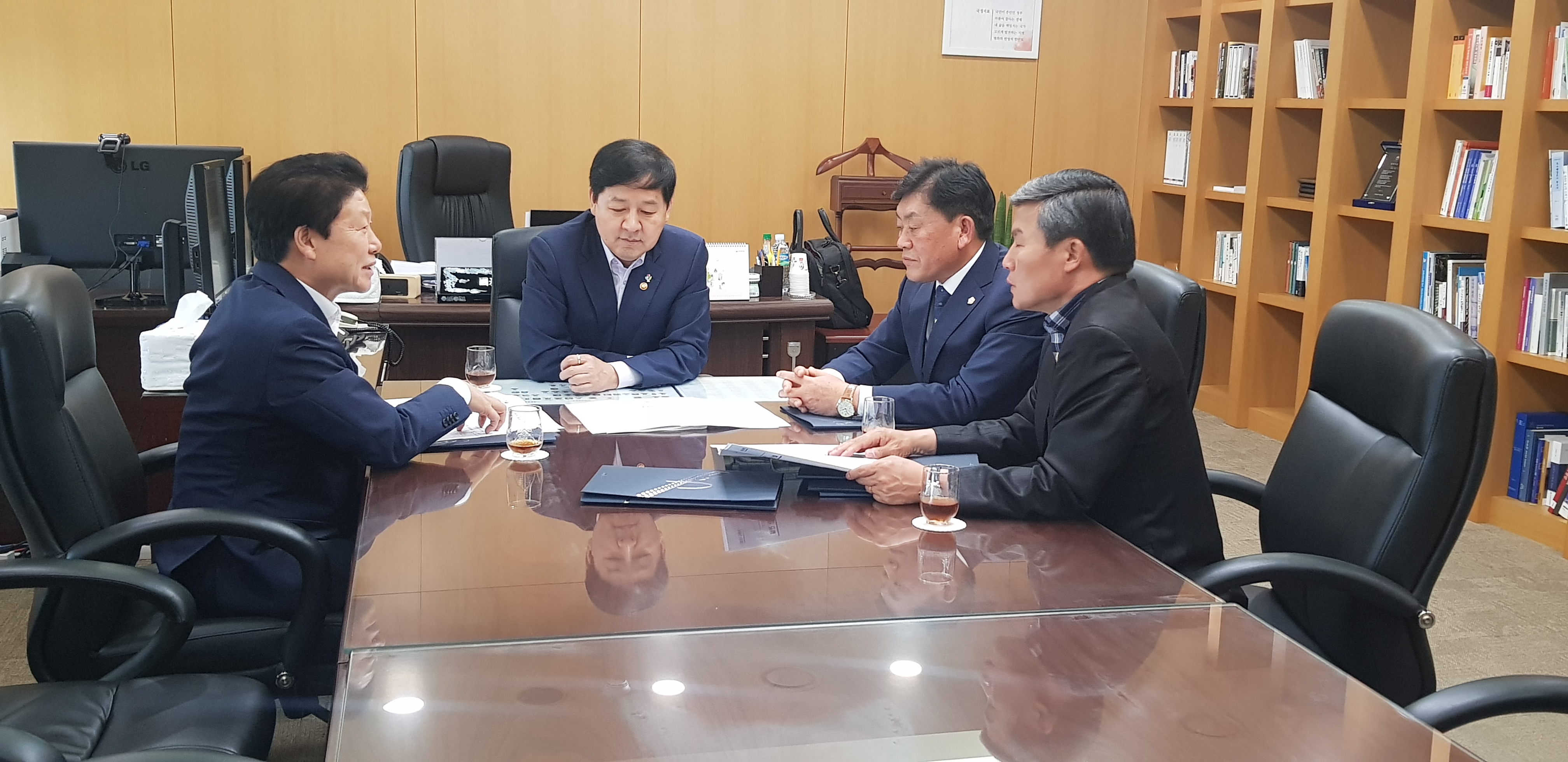 구교강 성주군의회 의장, 국무조정실장과 만나 지역 현안 해결에 총력